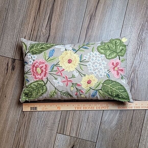Pier 1 Embroided Mulit Floral Lumber Pillow 19 x  12 - Picture 2 of 7